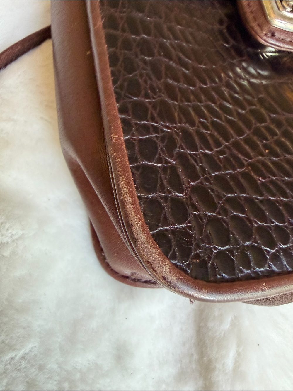 Brighton Classic Croc-Embossed Brown Leather Crossbody Bag - Picture 8 of 9
